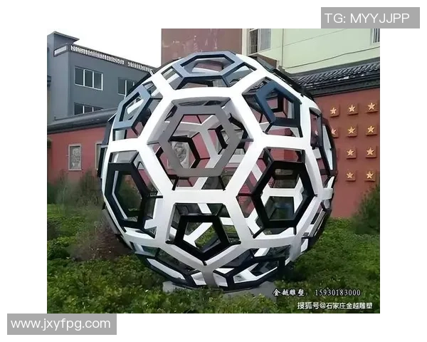 以足球球星雕塑为核心展现体育精神与城市文化融合魅力