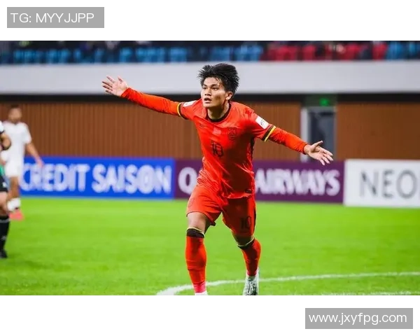 国足新篇章：年轻力量崛起，足球梦启航！