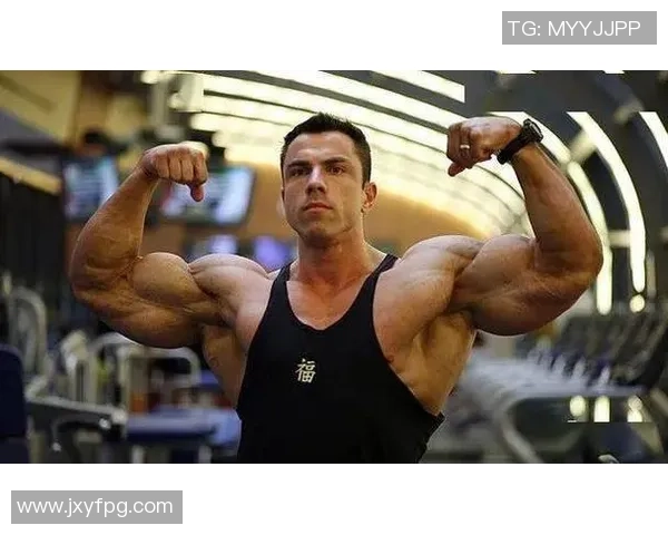 聚焦世界足球巨星健美身躯展现力量与速度完美结合