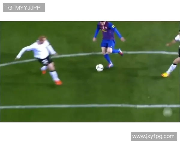 足球场32号球星是谁 解析这一号码背后的传奇人物与故事