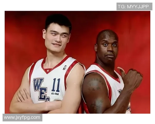 足球球星突发奇招引爆全场意外上演打观众屁股趣味一幕